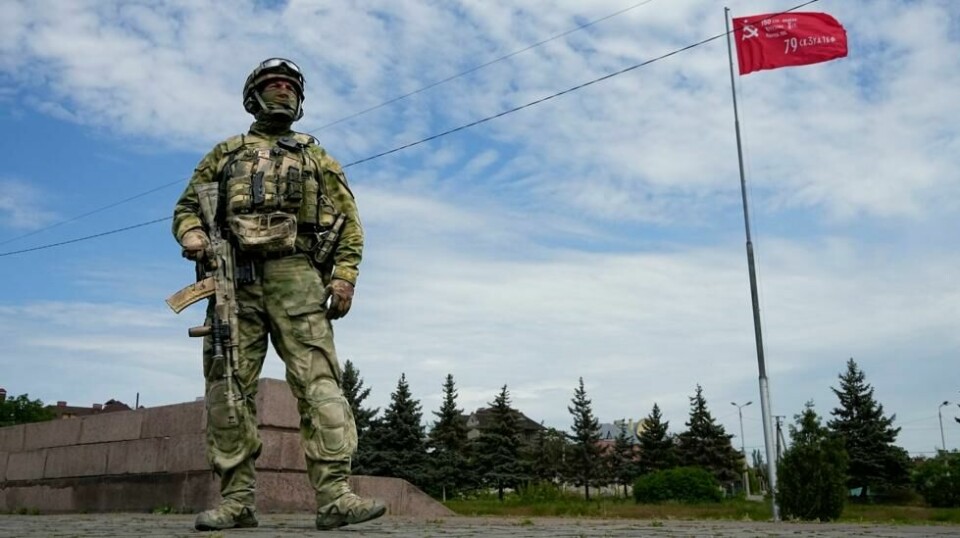 Flere innbyggere i Ukraina har ifølge The Telegraph uttalt at russiske soldater ofte drikker fra lunsjtider, og kan være både aggressive og farlige.