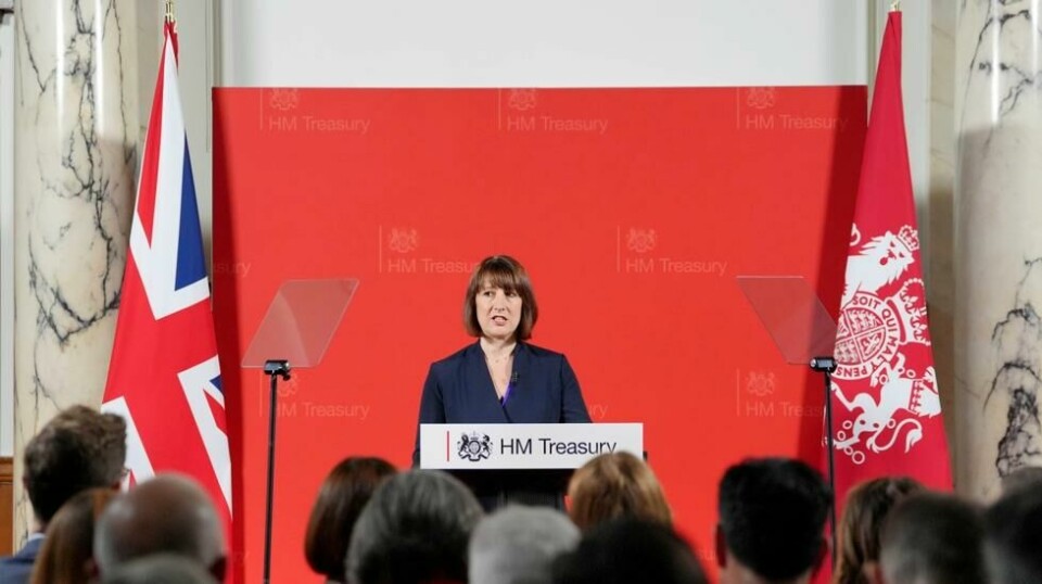 Finansminister Rachel Reeves kunne torsdag presentere nyheten om at Storbritannias økonomi vokste i mai. Reeves er landets første kvinnelige finansminister. Foto: Jonathan Brady / AP / NTB