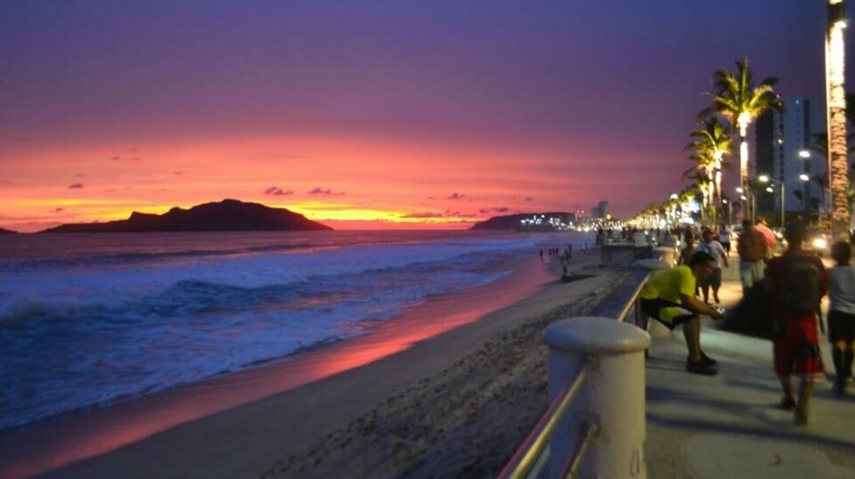 Uoffisielt er Sinaloa kjent for å være sentrum for kokainsmugling fra Sør-Amerika til USA. Her fra strandpromenaden Malecón de Mazatlán. Foto: Valeria Mendívil Hull/Flickr
