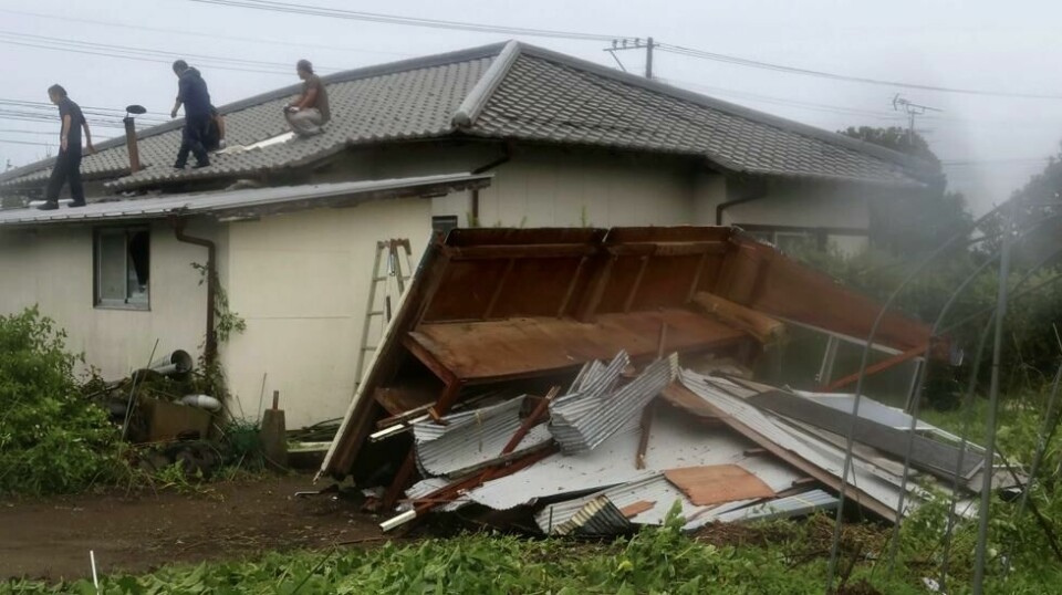 Tyfonen Shanshan nærmer seg Japan og har alt krevd menneskeliv. Dette bildet er fra Miyazaki-området vest i Japan. Foto: Kyodo News / AP / NTB