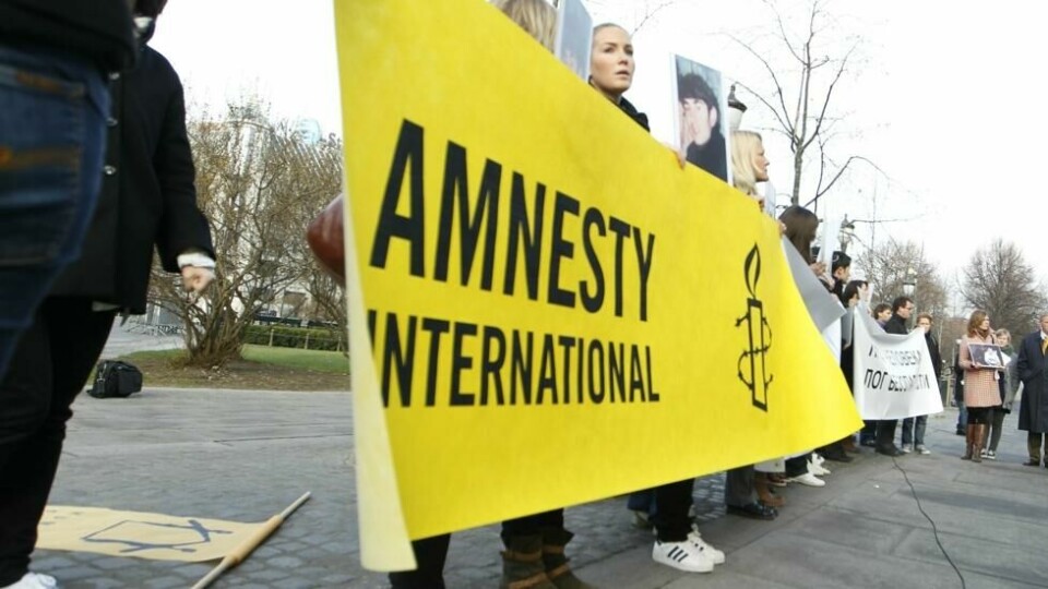 Amnesty Norge holder også koken, selv om folk flest har fått det trangere økonomisk det siste året.Bildet er fra en demonstrasjon foran Grand Hotel i 2010, da daværende president i Russland, Dmitrij Medvedev, var i Norge. Amnesty Norge holder også koken, selv om folk flest har fått det trangere økonomisk det siste året.Bildet er fra en demonstrasjon foran Grand Hotel i 2010, da daværende president i Russland, Dmitrij Medvedev, var i Norge. Foto: Håkon Mosvold Larsen / NTB