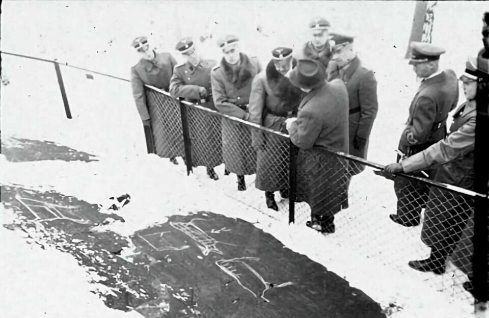 SS-sjef Heinrich Himmler besøker helleristningene på Ekeberg i Oslo vinteren 1941. Himmler var svært interessert i norsk historie og norsk folkekultur. SS-sjef Heinrich Himmler besøker helleristningene på Ekeberg i Oslo vinteren 1941. Himmler var svært interessert i norsk historie og norsk folkekultur. Foto: Möbius/Deutsches Bundesarchiv/Wikimedia