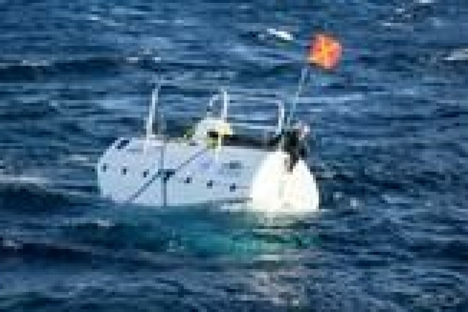 En dykker ligger på miniubåten Limiting Factor i Middelhavet i januar 2020, som ledd i tester før dypdykkene i Det indiske hav i midten av mars. NTB Scanpix/AP. En dykker ligger på miniubåten Limiting Factor i Middelhavet i januar 2020, som ledd i tester før dypdykkene i Det indiske hav i midten av mars. NTB Scanpix/AP.