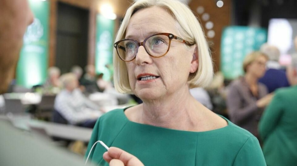Senterpartiets parlamentariske leder Marit Arnstad mener det er lite seriøst å gå inn for å stanse et samferdselsprosjekt som allerede er vedtatt og igangsatt, slik Rogfast er.
