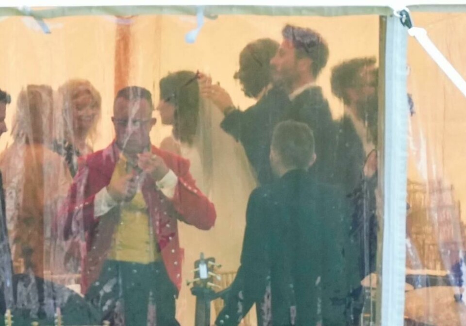 Prinsesse Märtha Louise blir stylet av Jan Thomas i bryllupsteltet på Vinjevollen i Geiranger etter vielsen til prinsesse Märtha Louise og Durek Verrett lørdag. Prinsesse Märtha Louise blir stylet av Jan Thomas i bryllupsteltet på Vinjevollen i Geiranger etter vielsen til prinsesse Märtha Louise og Durek Verrett lørdag. Foto: Heiko Junge / NTB