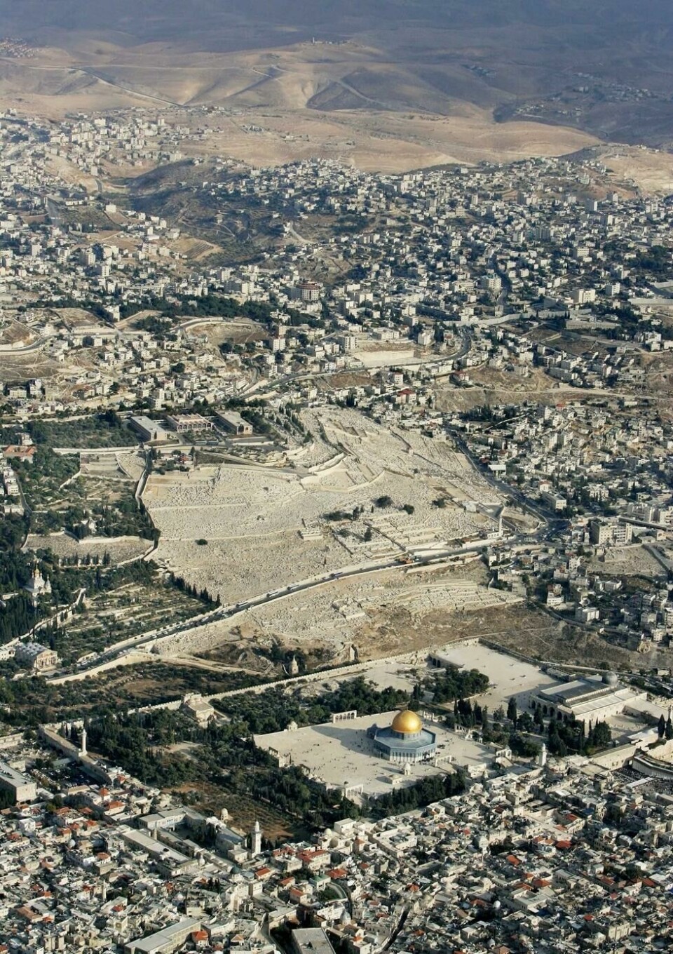 Tempelhøyden i Jerusalem i dag, med Al-Asqa-moskeen sett mot bunnen av bildet. Tempelhøyden i Jerusalem i dag, med Al-Asqa-moskeen sett mot bunnen av bildet. Foto: Kevin Frayer / AP