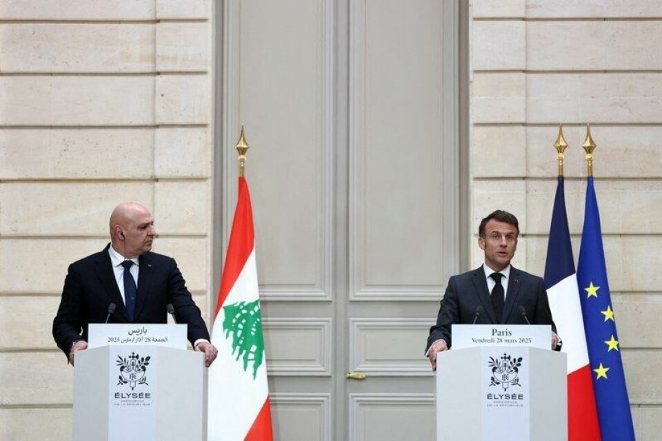 Israels angrep mot Sør-Beirut var et uakseptabelt brudd på våpenhvilen, sier Frankrikes president Emmanuel Macron (t.h.). Fredag fikk han besøk av Libanons president Joseph Aoun (t.v.).
