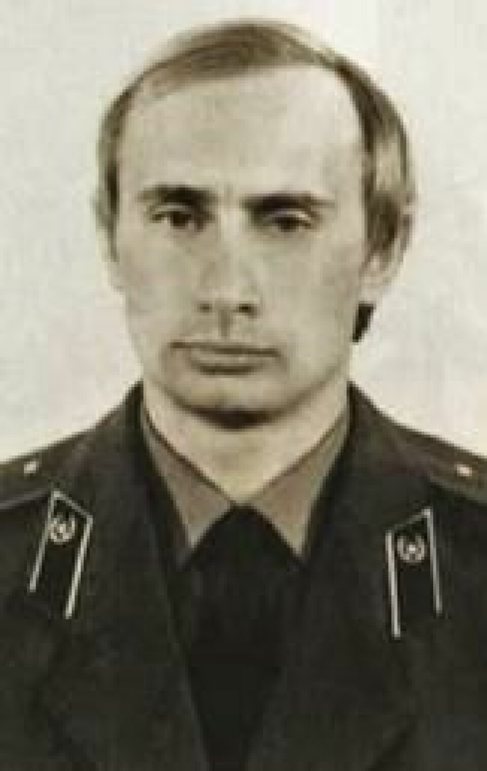 Vladimir Putin i KGB-uniform. Vladimir Putin i KGB-uniform. Foto: Wikimedia Commons