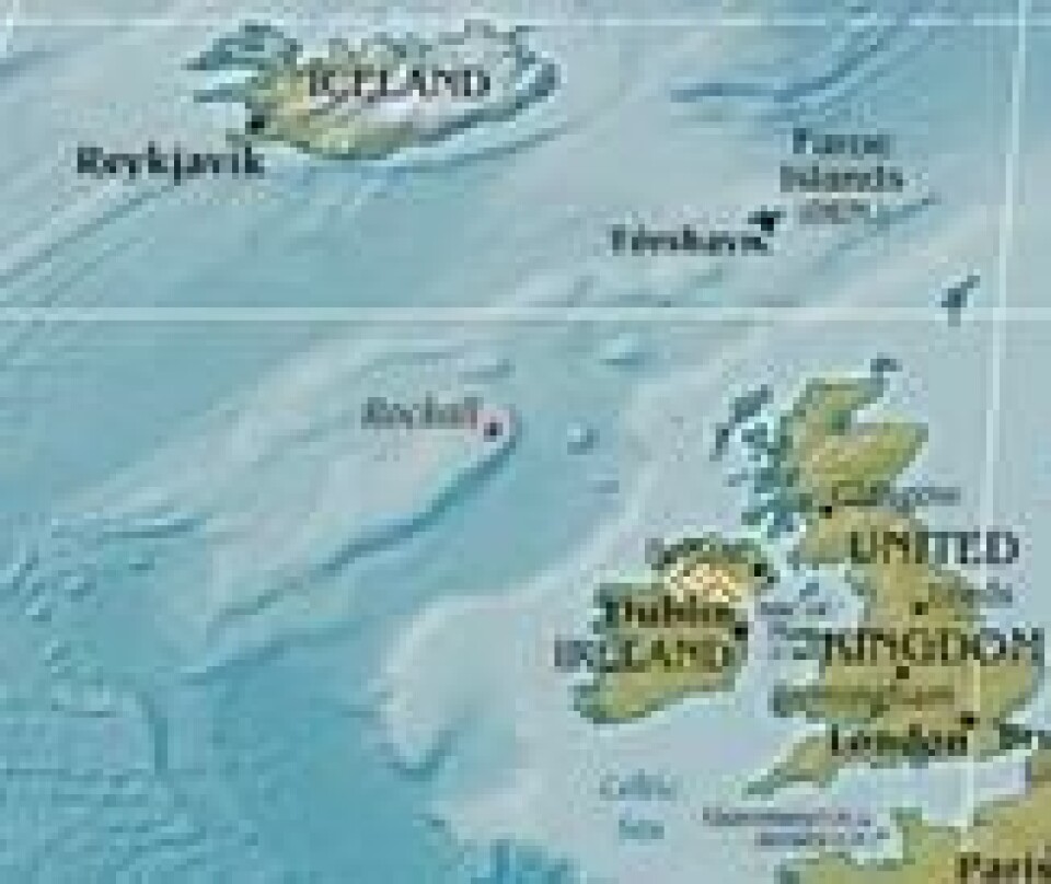 Vesle Rockall stikker opp midt ute i havgapet mellom Irland, Storbritannia og Island 350 kilometer unna nærmeste land. Vesle Rockall stikker opp midt ute i havgapet mellom Irland, Storbritannia og Island 350 kilometer unna nærmeste land.