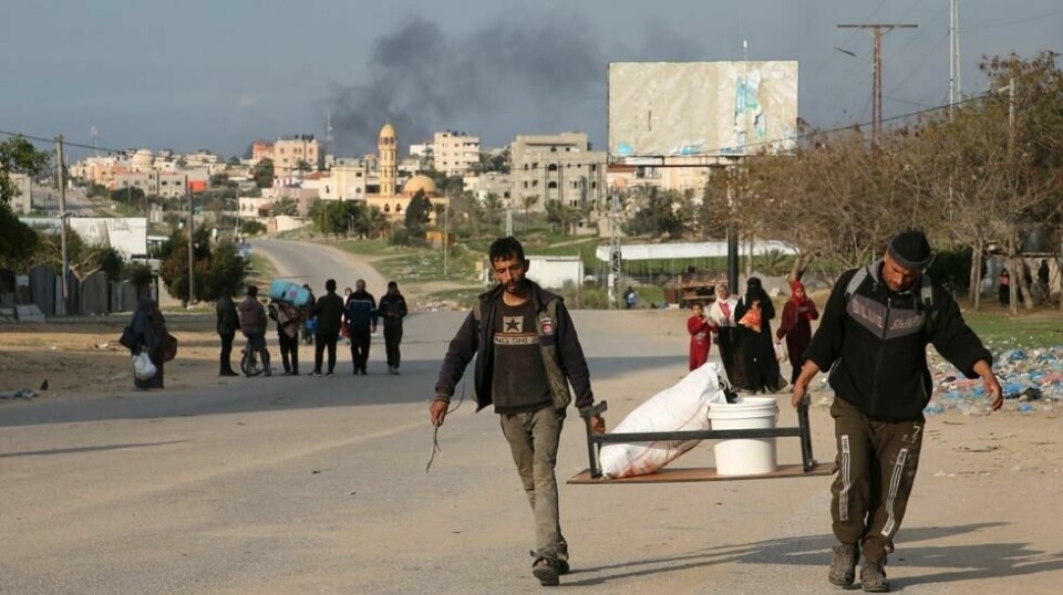 Palestinere på flukt fra Khan Younis onsdag. Foto: Hatem Ali / AP / NTB