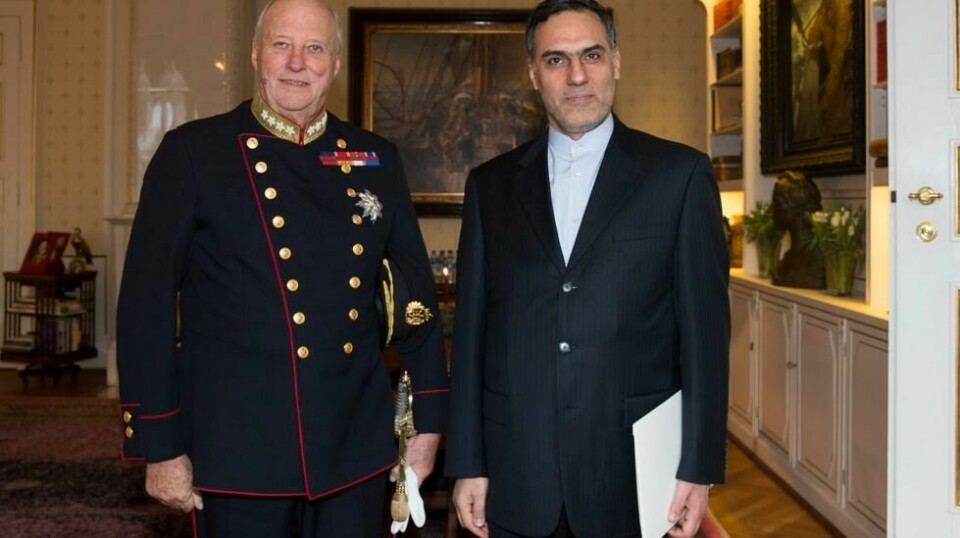 NYE TIDER: Kong Harald tok 8. desember i mot Irans ambassadør Mohammad Hassan Habibollahzadeh i høytidelig audiens på Slottet. Sanksjonene mot Iran er avviklet.