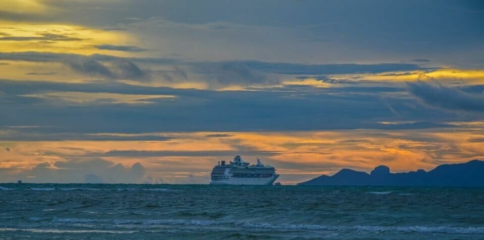 Planen til thailandske myndigheter er at stadig flere skal få oppleve solnedgangen ved Koh Samui fra dekk på et cruiseskip. Planen til thailandske myndigheter er at stadig flere skal få oppleve solnedgangen ved Koh Samui fra dekk på et cruiseskip. Foto: Dreamstime