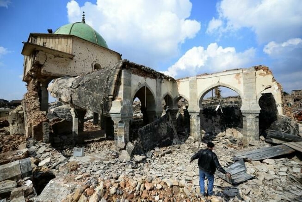 En irakisk mann i ruinene av Den store al-Nuri-moskeen i gamlebyen i Mosul. 23. februar 2018. Scanpix/EPA. En irakisk mann i ruinene av Den store al-Nuri-moskeen i gamlebyen i Mosul. 23. februar 2018. Scanpix/EPA.
