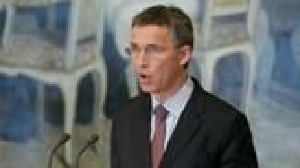 TIL KRIG: Statsminister Jens Stoltenberg redegjorde 29. mars 2011 i Stortinget for Norges deltagelse i den internasjonale koalisjonsstyrken. Her sa han det motsatte av Forsvarsdepartementet i spørsmålet om norske soldater var legale krigsmål. TIL KRIG: Statsminister Jens Stoltenberg redegjorde 29. mars 2011 i Stortinget for Norges deltagelse i den internasjonale koalisjonsstyrken. Her sa han det motsatte av Forsvarsdepartementet i spørsmålet om norske soldater var legale krigsmål. Foto: Heiko Junge / NTB scanpix