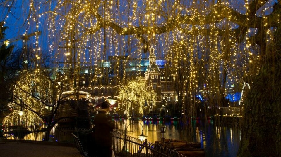 Mange har som tradisjon å ta en tur til Tivoli i København i adventstiden.