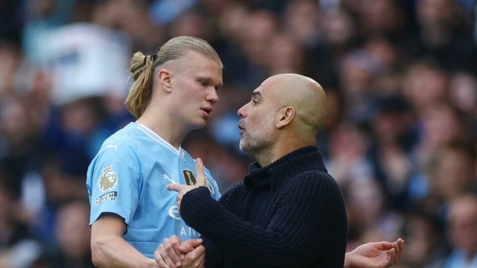 Haaland havnet i diskusjon med manager Pep Guardiola og fortsatte med å sende ut noen friske gloser etter at han hadde satt seg ned. Haaland havnet i diskusjon med manager Pep Guardiola og fortsatte med å sende ut noen friske gloser etter at han hadde satt seg ned. Foto: Lee Smith / Reuters