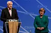 Innenriksminister Horst Seehofer sier han og CSU ikke har noen interesse av å felle Angela Merkels regjering, men sier partiet vil ha en løsning for å kunne avvise asylsøkere ved grensen. Arkivfoto: Matthias Schrader / AP / NTB scanpix Foto: NTB scanpix