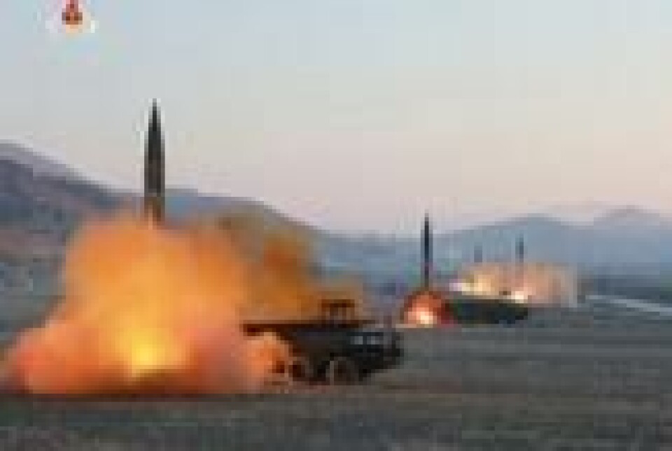 Nordkoreansk prøveskyting av missiler, foto offentliggjort 7. mars 2017. NTB Scanpix/ KRT via AP Video. Nordkoreansk prøveskyting av missiler, foto offentliggjort 7. mars 2017. NTB Scanpix/ KRT via AP Video.
