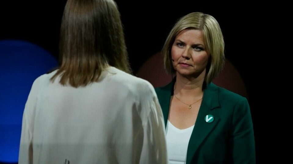 Guri Melby, partileder Venstre (V) og Marie Sneve Martinussen, partileder Rødt (R) under NRKs direktesendte partilederdebatt på kulturhuset i Arendal.