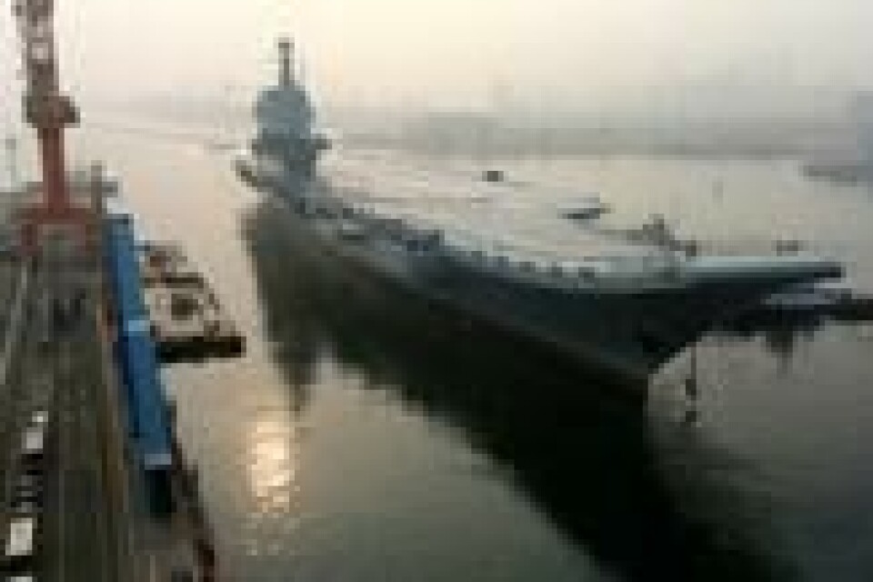 Kinas første egenproduserte hangarskip forlater Dalian i Liaoning-provinsen 13. mai 2018. NTB Scanpix/ REUTERS Kinas første egenproduserte hangarskip forlater Dalian i Liaoning-provinsen 13. mai 2018. NTB Scanpix/ REUTERS