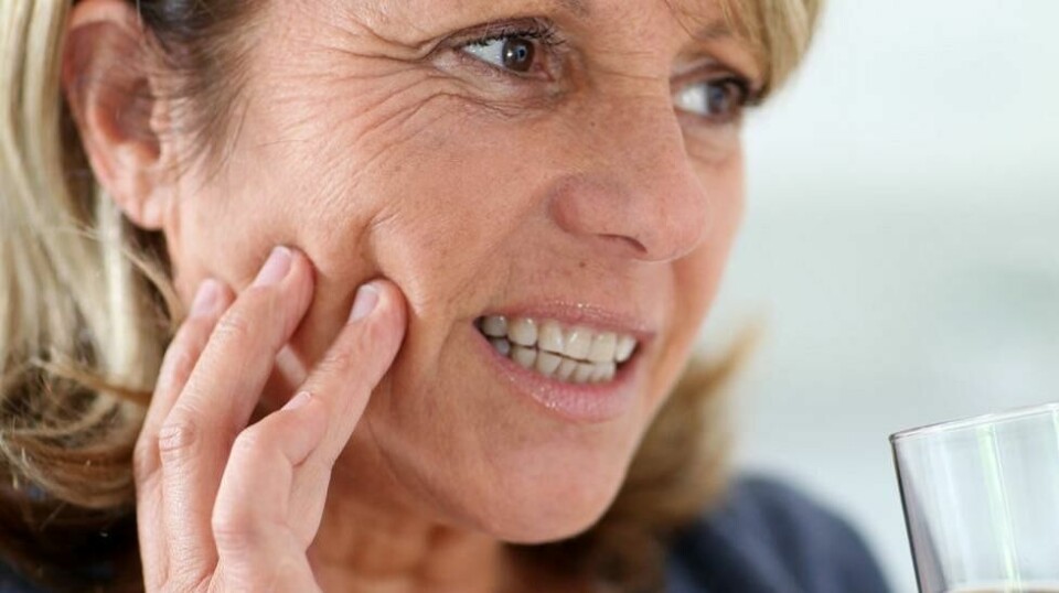 ISING I TENNENE: Kald mat og drikke utløser ofte ising i tennene. Det er ubehagelig, men ikke farlig, og kan forebygges og behandles. Illustrasjonsfoto: Colourbox.com