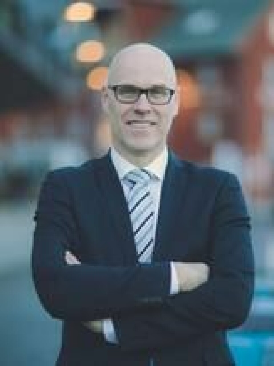 Advokat Hallvard Østgård forsvarer den latviske tråleren mot bøtelegging fra Norge. Advokat Hallvard Østgård forsvarer den latviske tråleren mot bøtelegging fra Norge. Foto: Feber Design
