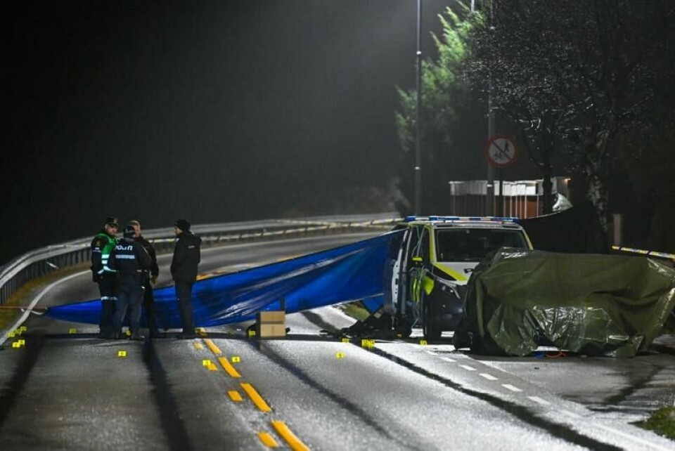 Politiet på åstedet i Klepp i Rogaland der en politimann og en mann i 40-årene ble drept, og en annen politimann skadet, i en skuddveksling natt til lørdag.