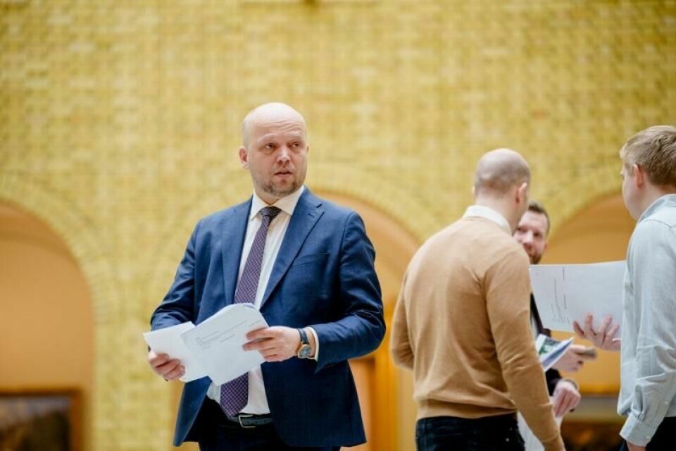 Senterparti-leder Trygve Slagsvold Vedum (Sp) kaler næringsministeren inn til Stortinget for å stille henne til veggs om pengebruken i Statkraft.