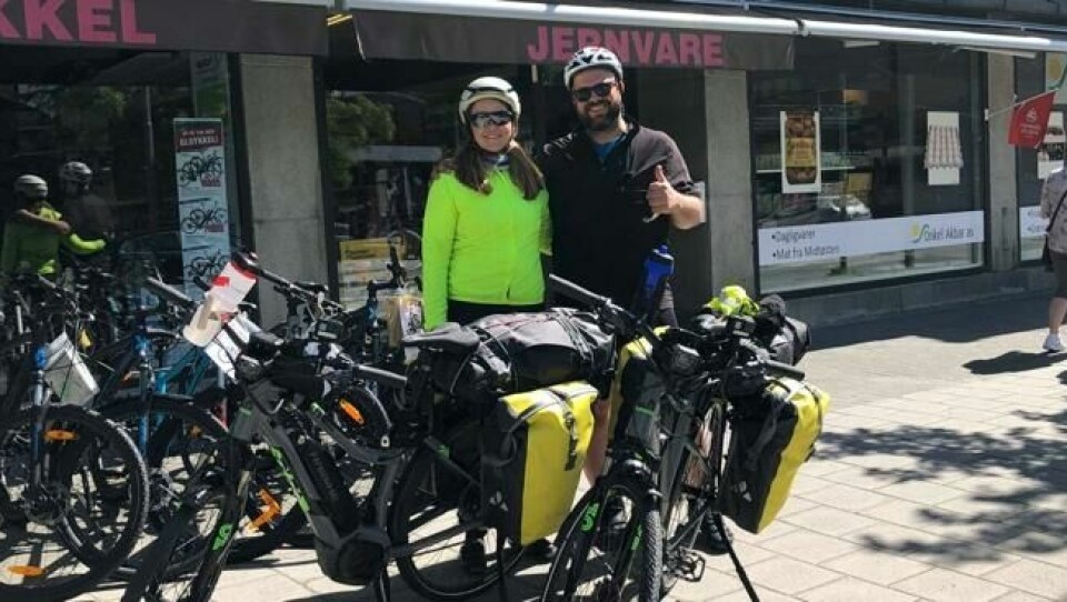 Sykkelprosjektet To på strømmen er avsluttet, journalistene Elisabeth Bergskaug og Roger Grosvold har syklet fra Lindesnes til Nordkapp på sine to elsykler. Gikk du imidlertid glipp av noe underveis, finner du alt samlet i denne artikkelen. Sykkelprosjektet To på strømmen er avsluttet, journalistene Elisabeth Bergskaug og Roger Grosvold har syklet fra Lindesnes til Nordkapp på sine to elsykler. Gikk du imidlertid glipp av noe underveis, finner du alt samlet i denne artikkelen. Foto: ABC Nyheter