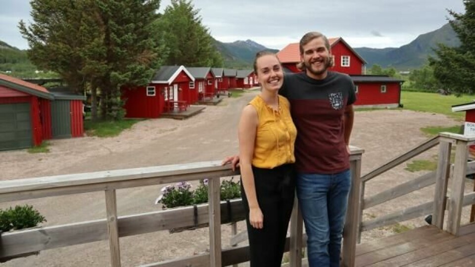 Miriam Sollie Iversen og Philipp Ammertmann møttes på et hostell i Rio de Janeiro, og forelsket seg. Allerede ni måneder senere ble de camping-eiere i Miriams hjembygd, Reipå. Drømmen om Sør-Amerika endte opp med å bli noe ganske annet. Miriam Sollie Iversen og Philipp Ammertmann møttes på et hostell i Rio de Janeiro, og forelsket seg. Allerede ni måneder senere ble de camping-eiere i Miriams hjembygd, Reipå. Drømmen om Sør-Amerika endte opp med å bli noe ganske annet. Foto: Elisabeth Bergskaug/ABC Nyheter