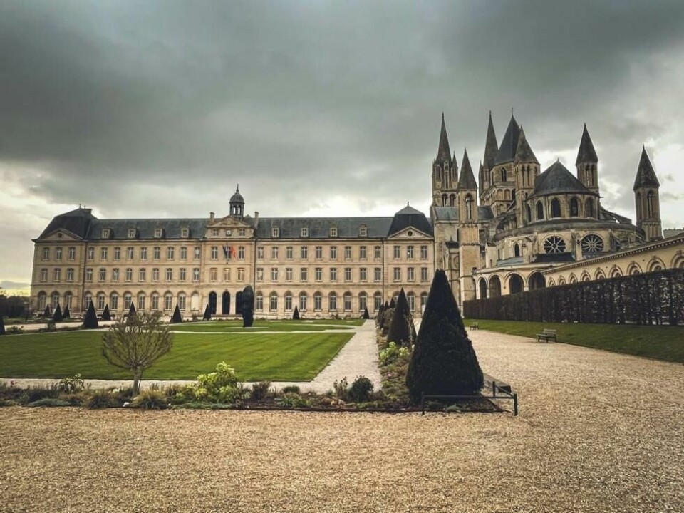 Rådhuset er sentrum i Caen. Rådhuset er sentrum i Caen. Foto: Charlotte Molstad