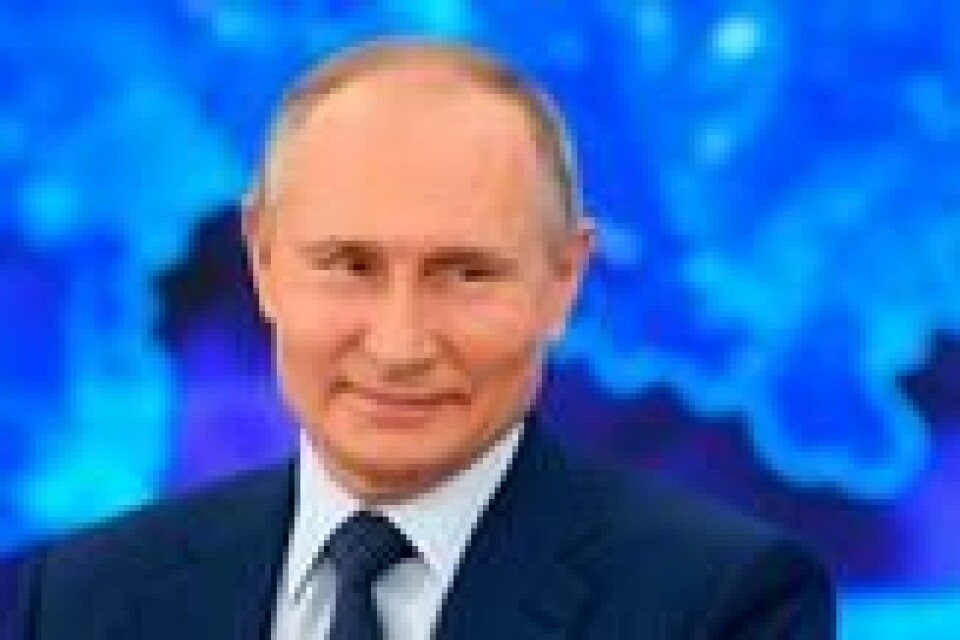 President Vladimir Putin er fornøyd med Aleksandr Bolsjunovs innsats under femmila i VM. President Vladimir Putin er fornøyd med Aleksandr Bolsjunovs innsats under femmila i VM. Foto: NTB