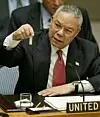 USAs tidligere utenriksminister Colin Powell holder opp en ampull som «kunne ha inneholdt miltbrann-bakterier», under den famøse FN-talen i februar 2003, før angrepet mot Irak. NTB Scanpix/Reuters.