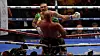 Ukrainas Oleksander Usyk var nær å vinne på knockout, men endte med å vinne enstemming på poeng over Storbritannias Tyson Fury 19. mai i år. Foto: Francisco Seco / AP/NTB