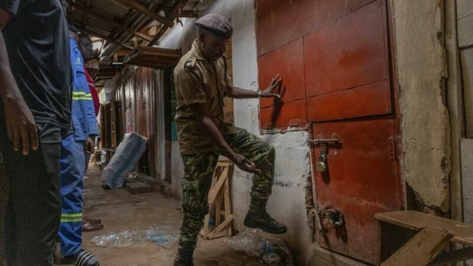 – Vi kunne arrestert folk hver dag, men mangler ressurser, sier politinspektør Hastings Chikondi i Lilongwe, Malawi, og sjekker at ingen har forsøkt å gjenåpne butikken som ble stengt for å selge falske medisiner.