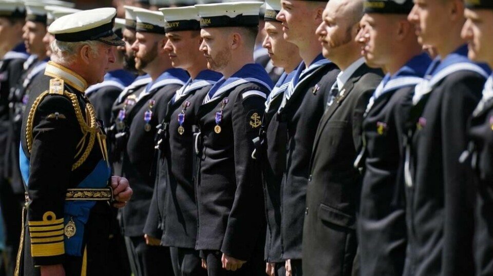 Disse uniformene kan være vasket av kinesiske hender for siste gang.