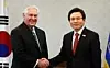 USAs utenriksminister Rex Tillerson og den nåværende presidenten i Sør-Korea Hwang Kyo-ahn. Foto: Jeon Heon-kyun / Pool / EPA