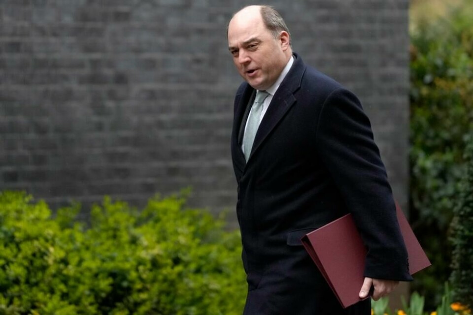 Storbritannias forsvarsminister Ben Wallace brukte ikke de samme ordene som ble benyttet i det lekkede dokumentet om hendelsen. Dokumentet sier at det britiske spionflyet var nær ved å bli skutt ned. Storbritannias forsvarsminister Ben Wallace brukte ikke de samme ordene som ble benyttet i det lekkede dokumentet om hendelsen. Dokumentet sier at det britiske spionflyet var nær ved å bli skutt ned. Foto: Kirsty Wigglesworth / AP