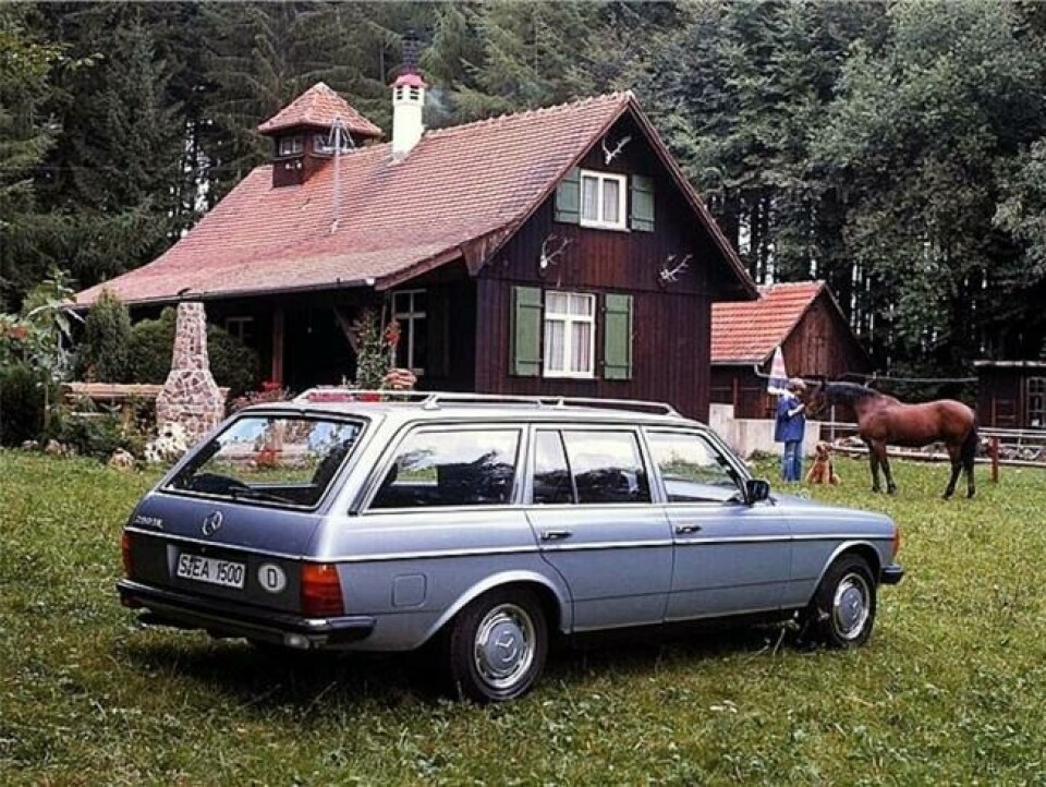 Originalt reklamebilde fra den gang bilen var ny. Originalt reklamebilde fra den gang bilen var ny.