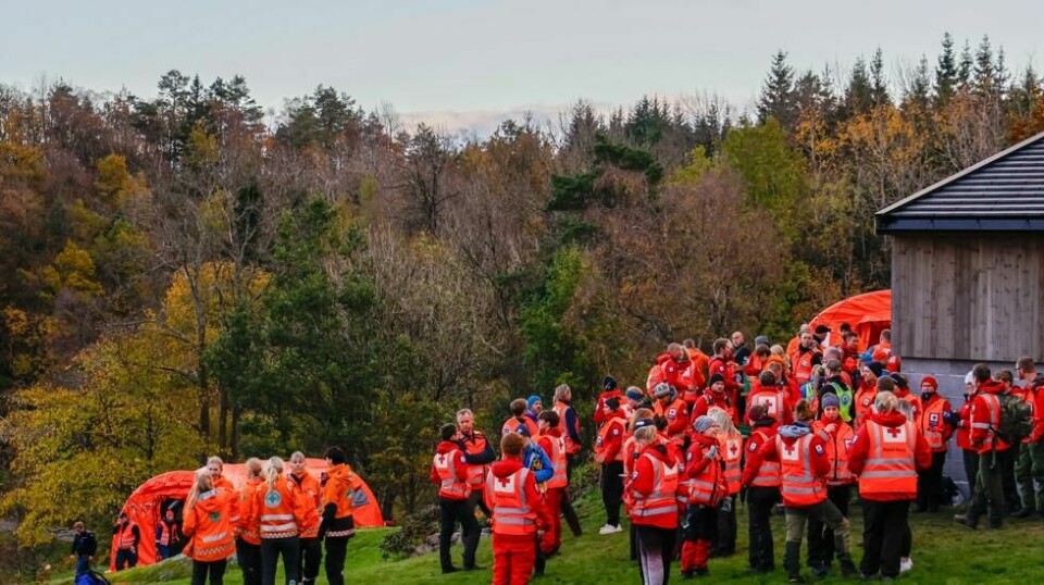 Letemannskapene avsluttet søket etter at det ble funnet en død person i området der det ble søkt etter en syv år gammel gutt i Vigeland i Lindesnes. Kort tid senere ble det bekreftet at det var den savnede Torjus Seland (7).