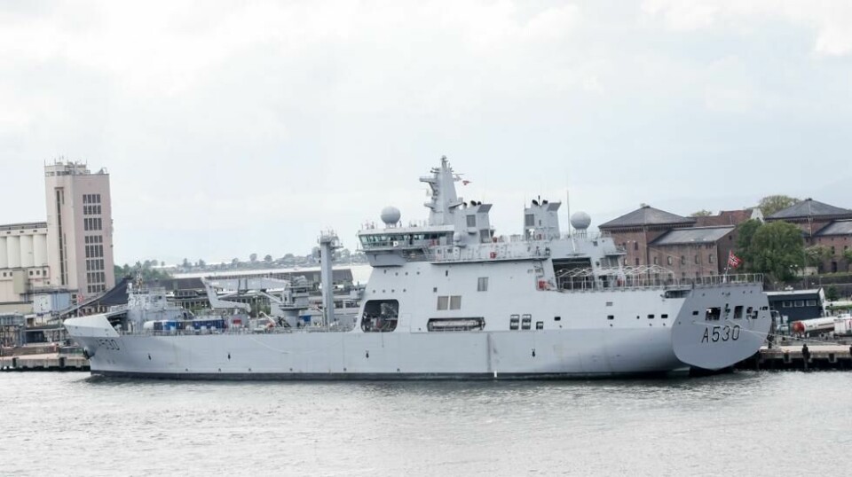 Alle tillegg som offiserer i Forsvaret får for å være på øvelser, seiltokt eller vakter, skal regnes inn som grunnlag for pensjonen, fastslo lagmannsretten. Den avgjørelsen har staten valgt å anke. Her er Sjøforsvaret største skip KNM Maud i Oslo. Foto: Vidar Ruud / NTB
