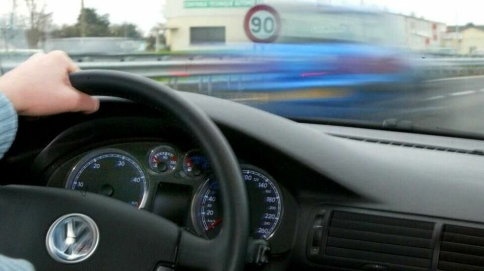 Optikere mener politiet må bli flinkere til å fokusere helsekravet som stilles til sjåførens syn i trafikken.