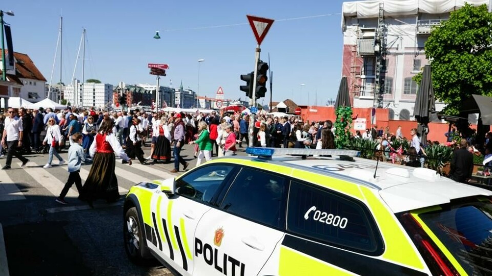 Politiets operasjonsleder i Bergen synes det er trist at mange ikke festet med måte i Bergen på nasjonaldagen. Foto: Paul S. Amundsen / NTB