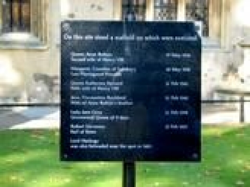 Det finnes i dag en plakett på stedet i Tower of London der Anne Boleyn ble henrettet. Også kong Henrik 8.s femte kone, Katherine Howard ble henrettet her. Det finnes i dag en plakett på stedet i Tower of London der Anne Boleyn ble henrettet. Også kong Henrik 8.s femte kone, Katherine Howard ble henrettet her.