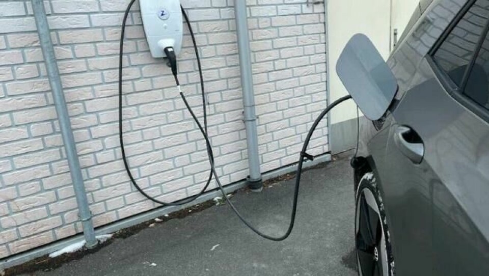 VENT: Det er ikke smart å starte ladingen så snart du kommer hjem. VENT: Det er ikke smart å starte ladingen så snart du kommer hjem. Foto: broom