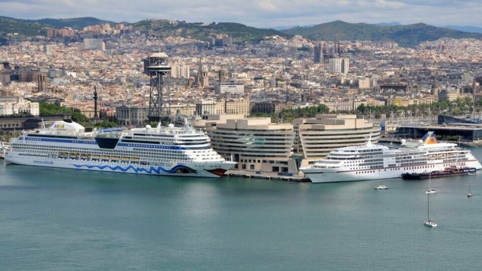 Forurensning og overturisme gjør at Barcelona forbyr cruiseskip å legge til i sentrum, og begrenser antall skipsanløp ved cruisehavnene som her ved Worl Trade Center. 100-årstørken gjør at skipene ikke lenger får vannforsyning i havnen. Forurensning og overturisme gjør at Barcelona forbyr cruiseskip å legge til i sentrum, og begrenser antall skipsanløp ved cruisehavnene som her ved Worl Trade Center. 100-årstørken gjør at skipene ikke lenger får vannforsyning i havnen. Foto: Visit Barcelona