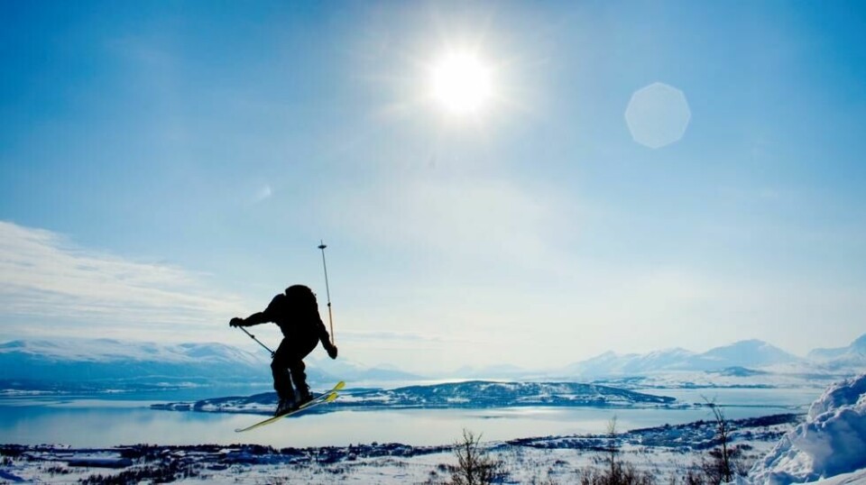 Ifølge meteorologene er det Nord-Norge som er den klare værvinneren for påskeferien. Her blir det sol og kaldt fra skjærtorsdag, men det kan komme noe snø langs kysten. Foto: Kyrre Lien / NTB