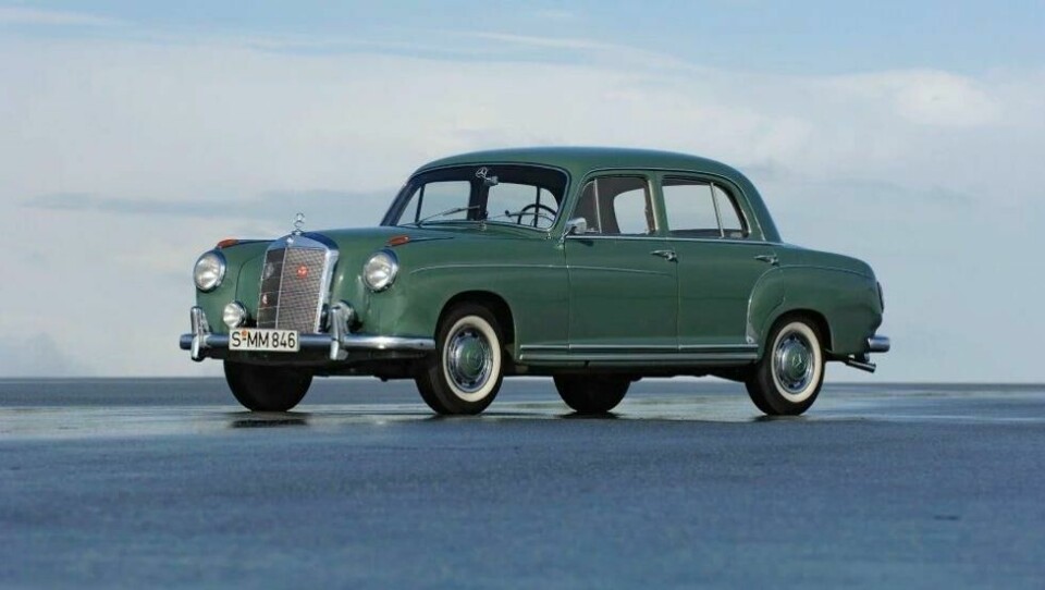 GRØNN: Bilen som nå er til salgs, er grønn - trolig originalt som denne. Foto: Mercedes-Benz GRØNN: Bilen som nå er til salgs, er grønn - trolig originalt som denne. Foto: Mercedes-Benz