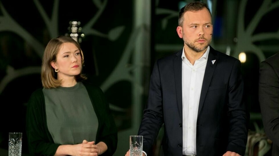 Både Une Aina Bastholm (MDG) og SV-leder Audun Lysbakken er kritiske til innholdet i bompengeavtalen statsminister Erna Solberg (H) la frem fredag kveld.