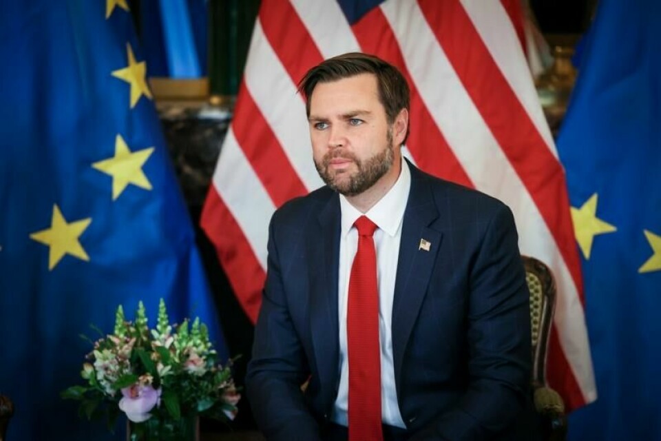 USA truer Russland med både økonomiske og militære grep, hvis ikke russerne er samarbeidsvillige rundt forhandlingsbordet.